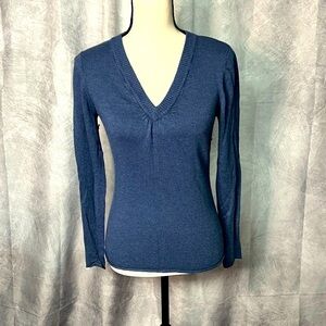 Massini Blue V-Neck Long Sleeved Sweater - size Medium